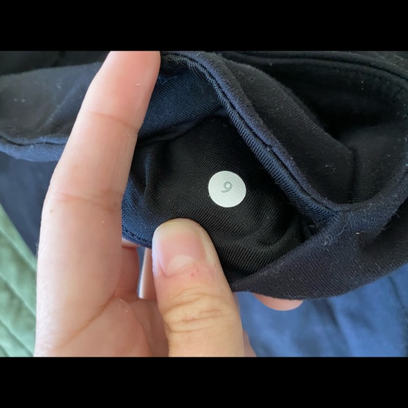 Lululemon yoga pants - Picture 4 of 6